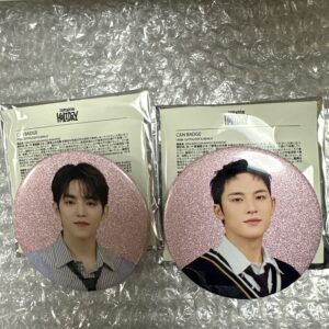 seventeen holidayfanmeet can badge